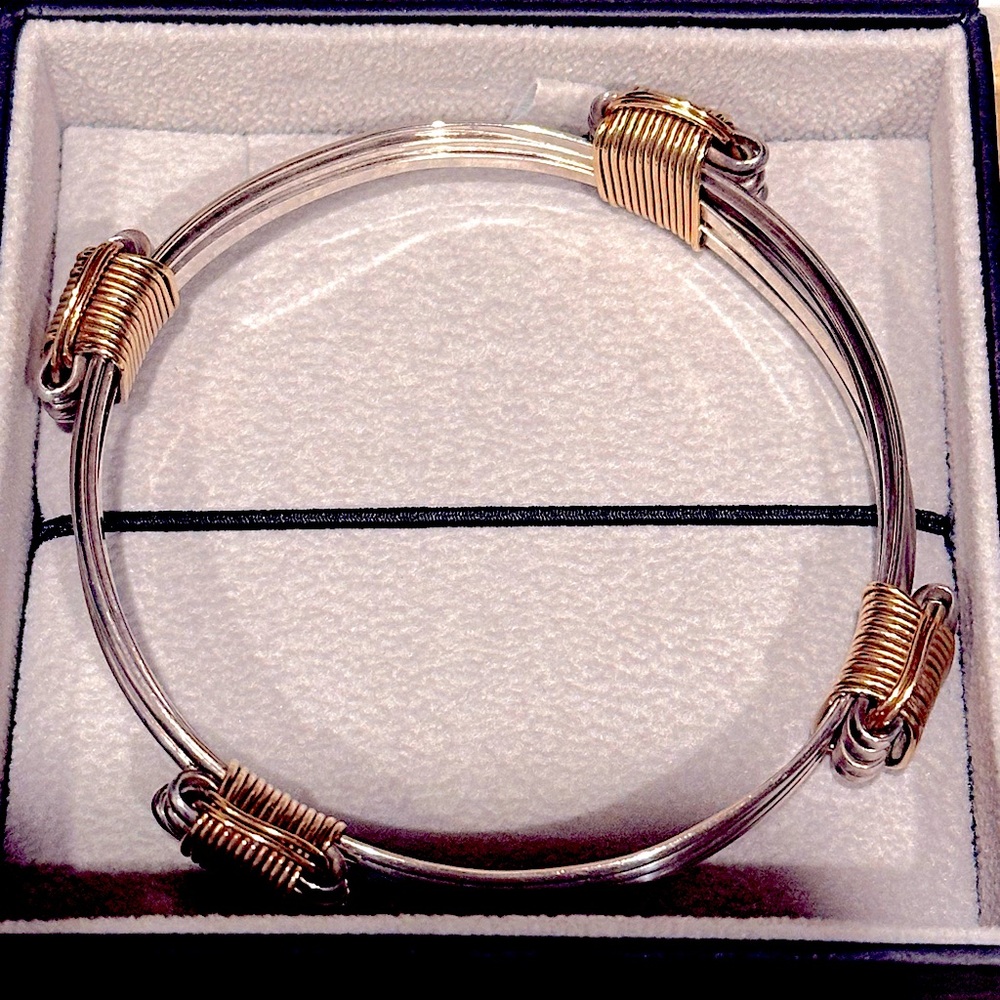 Silver 7 strand with 4 gold knots in elephant hair style King/Queen model